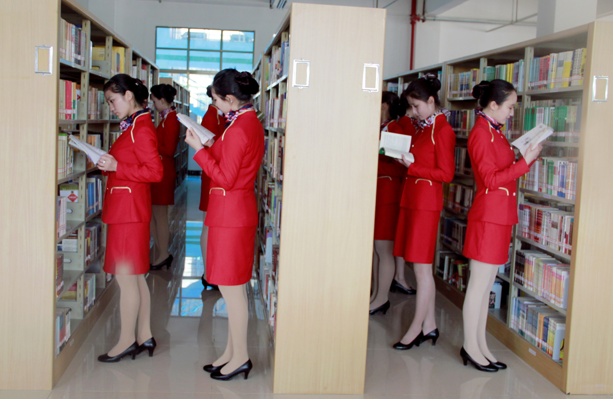 美丽空姐 - 校园风貌 - 南昌理工学院官方网站