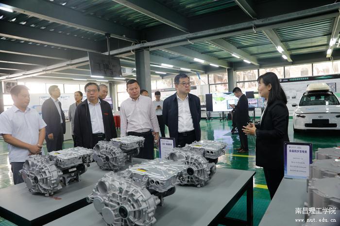 President Fan Yanbin and his delegation went to Sanya College for learning how to apply for a master